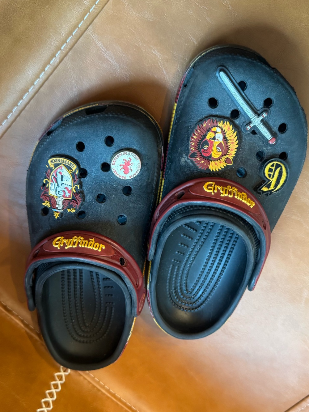 CROCS Kids Black & Maroon Gryffindor Harry Potter Clog Sandals size 2